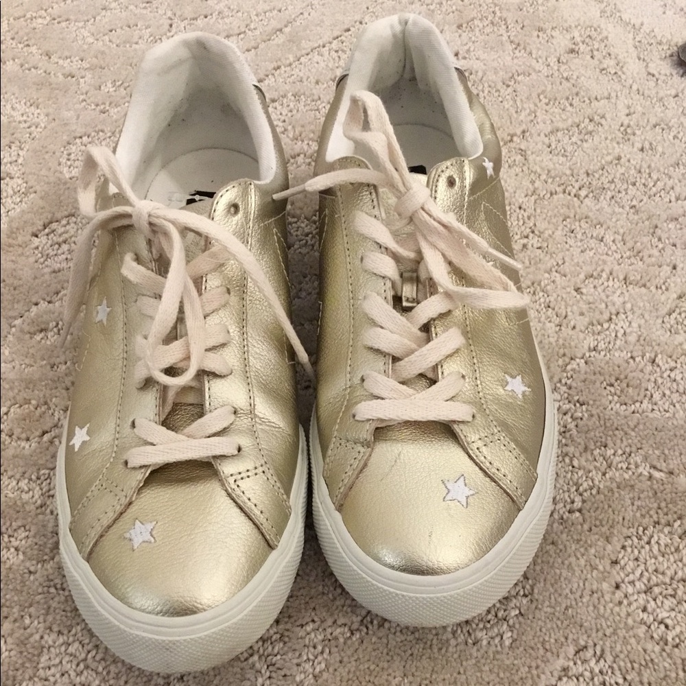 Gold Veja sneaker.